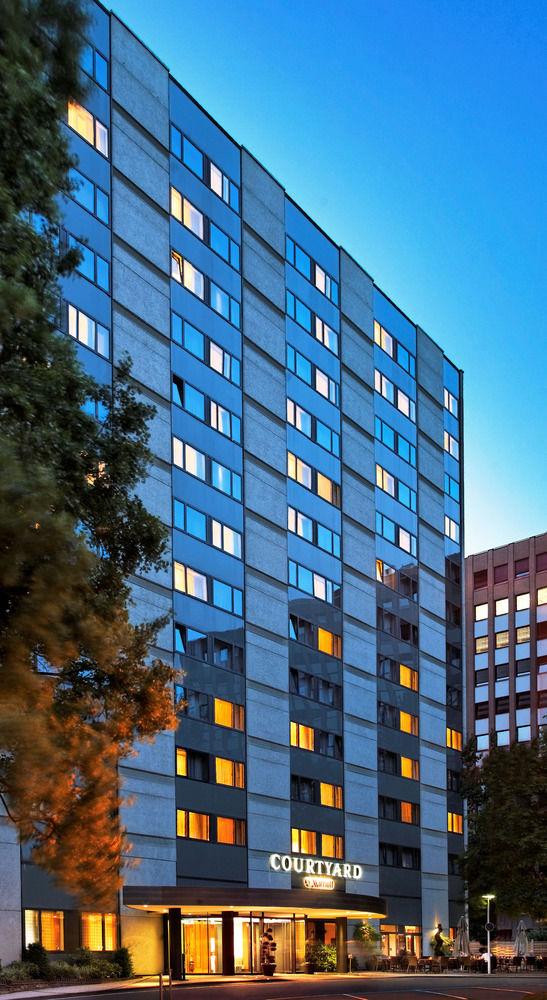 Courtyard By Marriott Duesseldorf Seestern Екстериор снимка