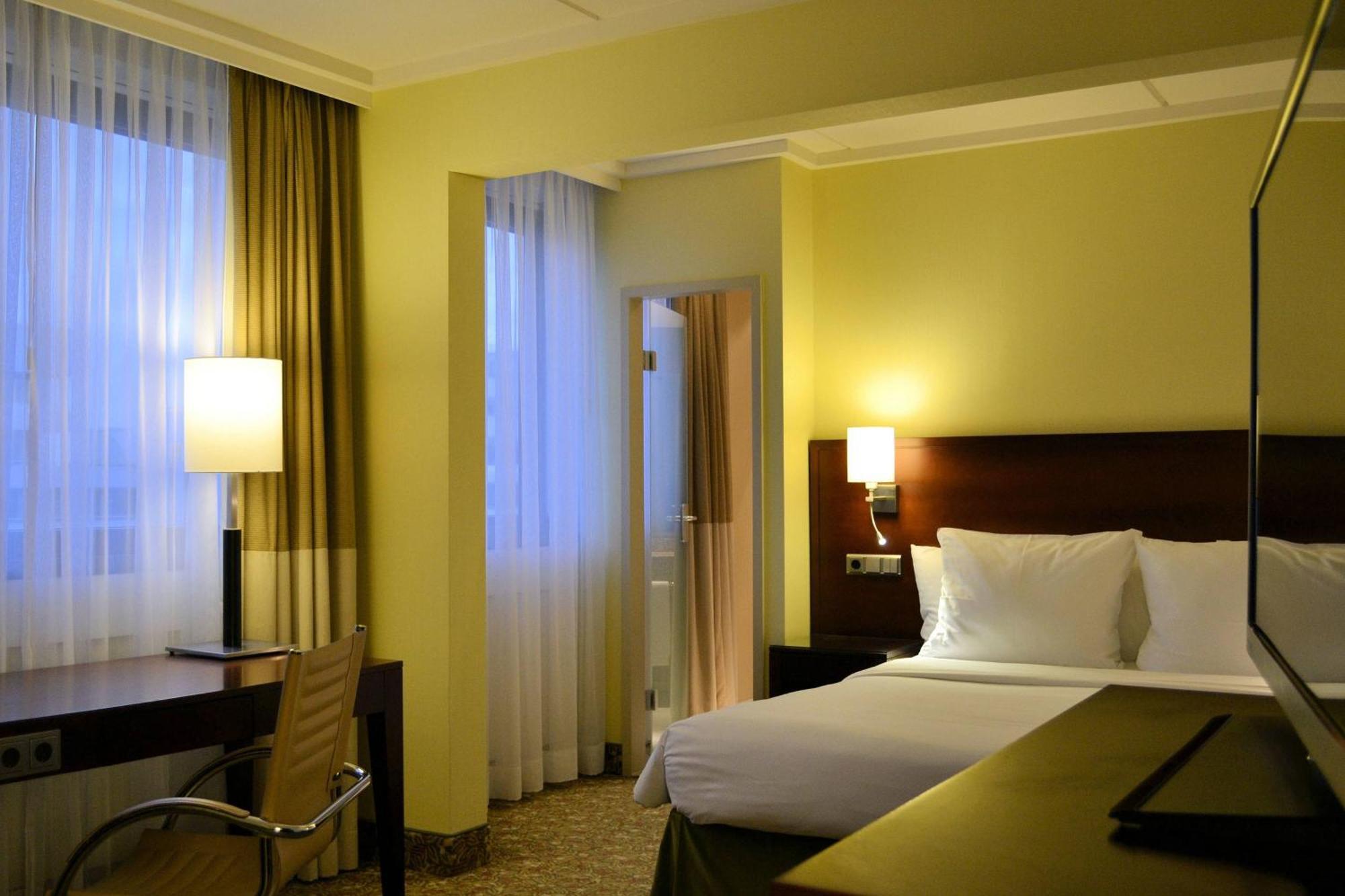 Courtyard By Marriott Duesseldorf Seestern Екстериор снимка