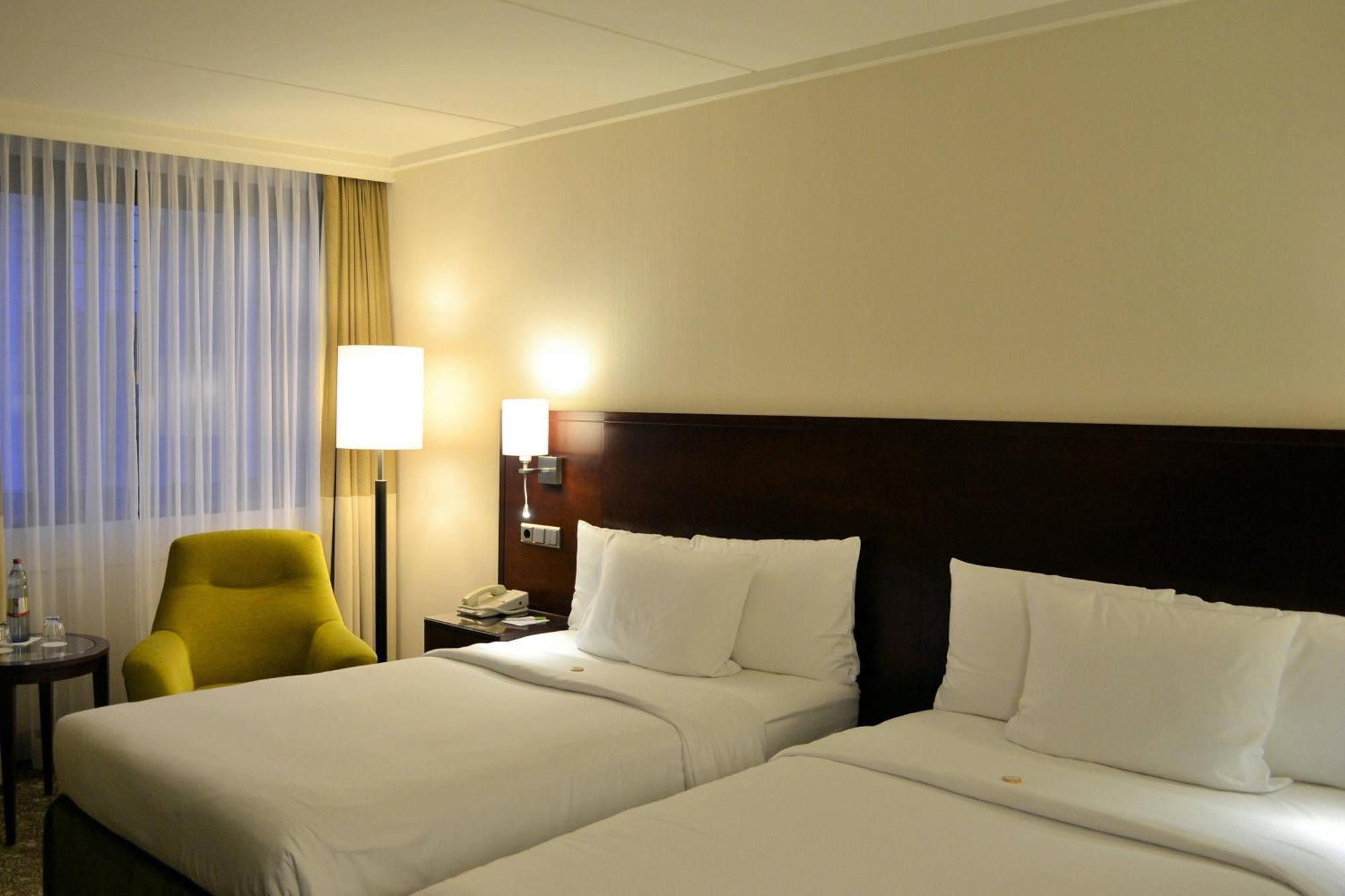 Courtyard By Marriott Duesseldorf Seestern Екстериор снимка