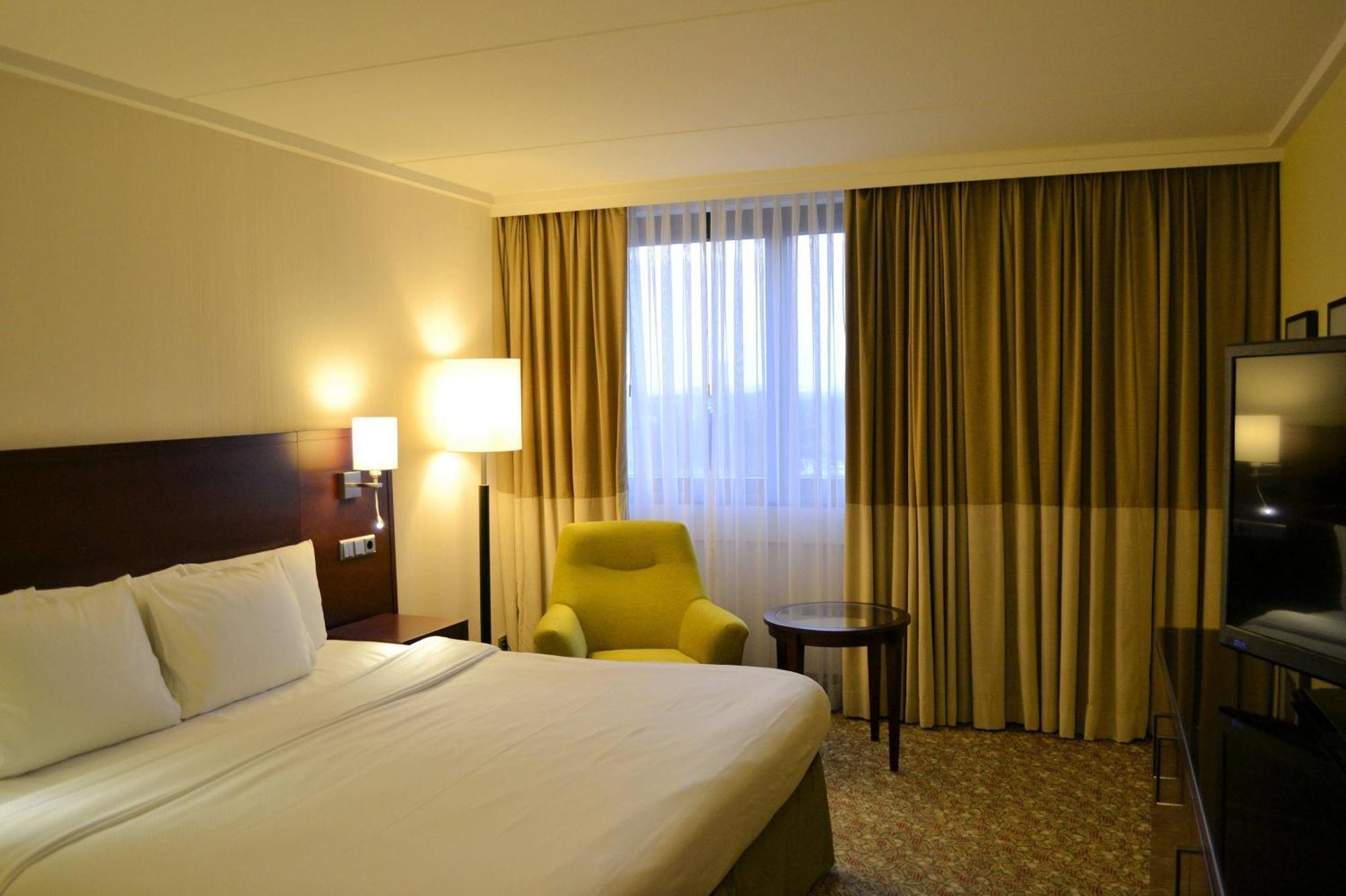 Courtyard By Marriott Duesseldorf Seestern Екстериор снимка