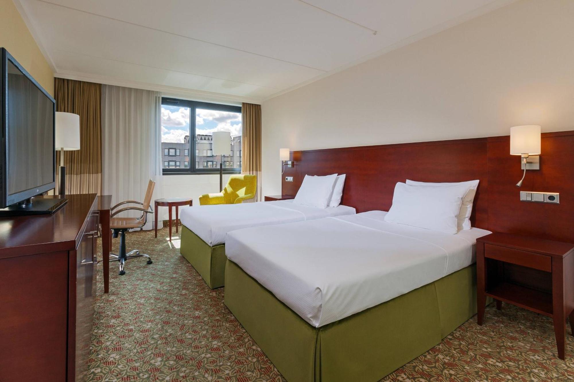 Courtyard By Marriott Duesseldorf Seestern Екстериор снимка