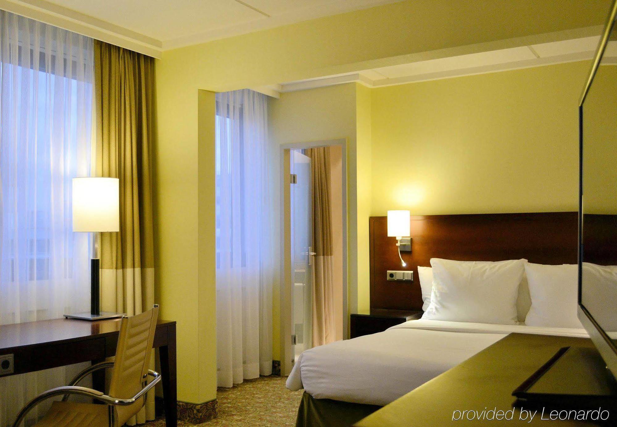Courtyard By Marriott Duesseldorf Seestern Екстериор снимка