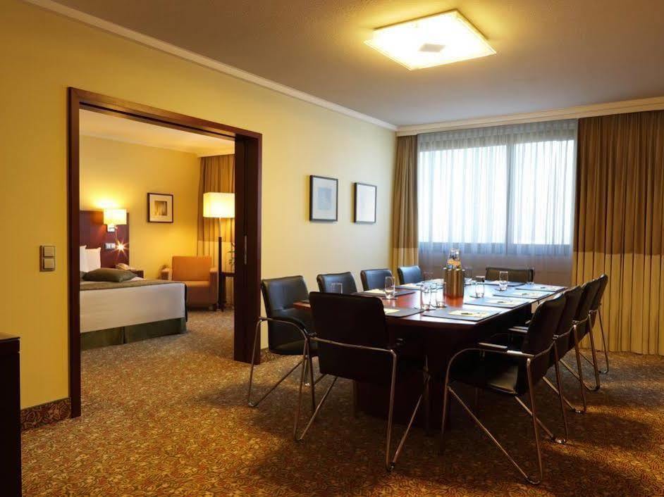Courtyard By Marriott Duesseldorf Seestern Екстериор снимка