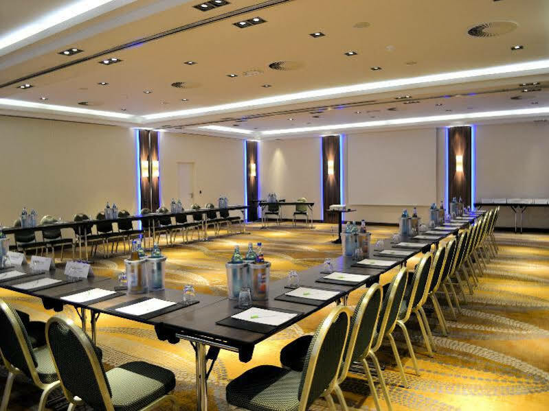 Courtyard By Marriott Duesseldorf Seestern Екстериор снимка