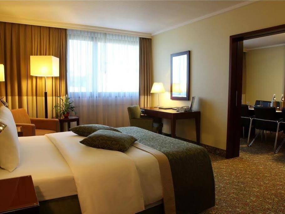 Courtyard By Marriott Duesseldorf Seestern Екстериор снимка